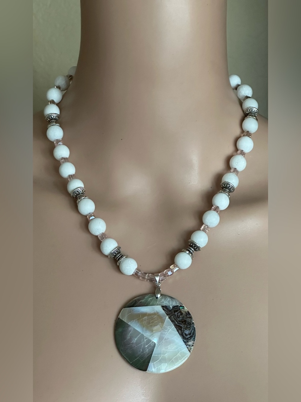 20-1/2 inch White Alabaster and Mosaic bead necklace NWOT